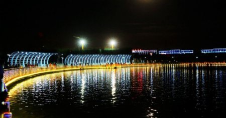 乌苏夜景图片