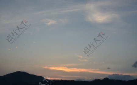 日出天空云朵图片
