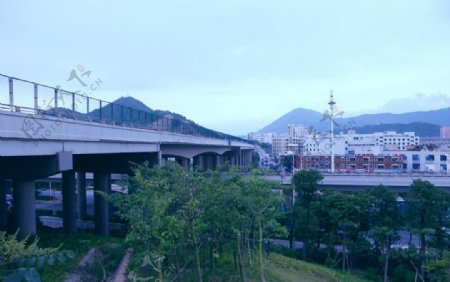 高速铁道干道建筑景观图片