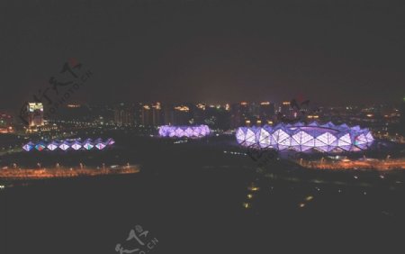 大运会主场馆夜景图片