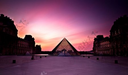法国巴黎金字塔卢浮宫博物馆图片