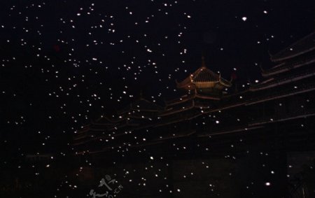 风雨桥夜景图片