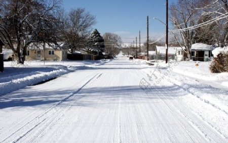 冬天马路美丽雪景图片