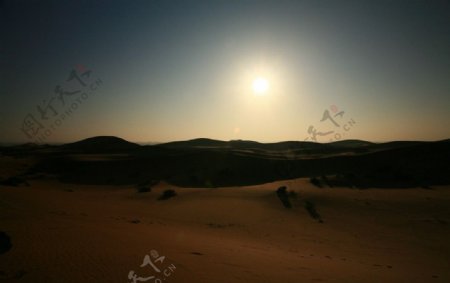 沙漠日出图片