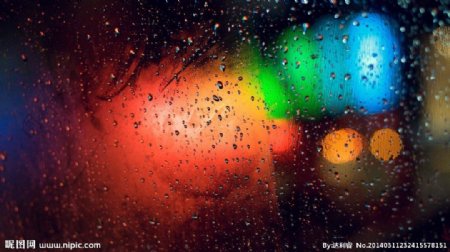 雨天斑斓色彩图片
