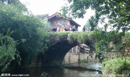 丽江束河古桥图片