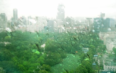 广州雨季雨天窗外图片