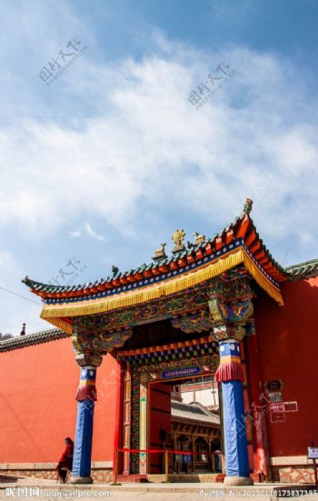 青海湖周边寺庙风景图片