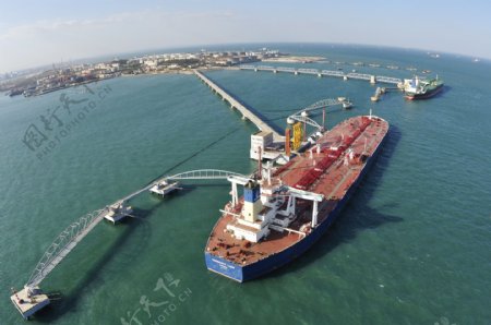 青岛三十万吨原油码头图片