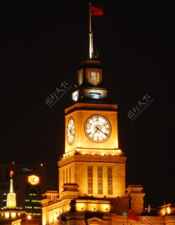 黄埔江边的钟楼夜色图片