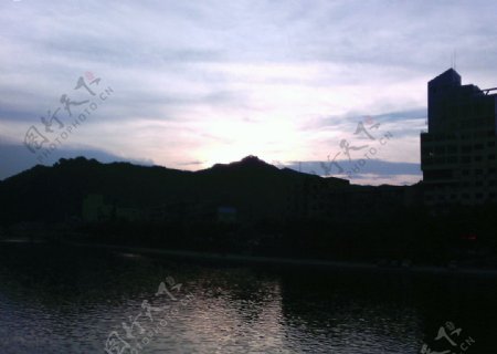 小城夕阳图片