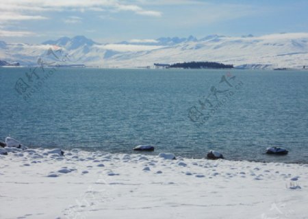 冬季湖岸景色图片