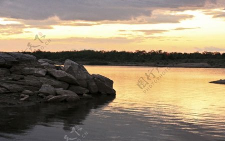 黄昏湖景图片
