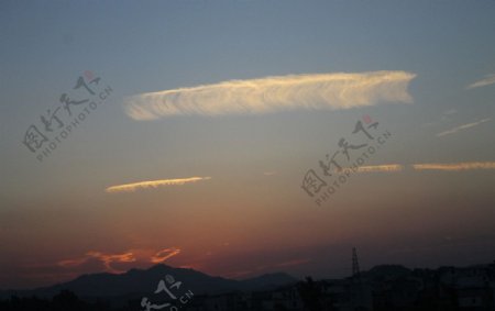 夕阳白云图片