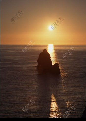 海上朝阳图片
