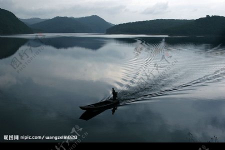 湖面图片