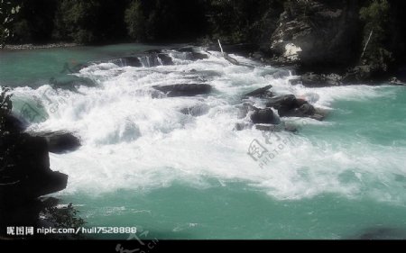 流水河流图片