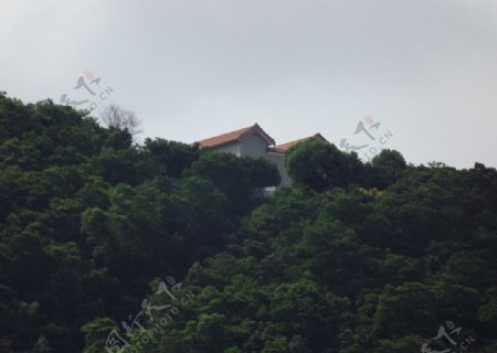 山间小屋图片