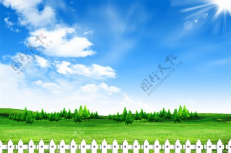 蓝天白云草地围栏图片