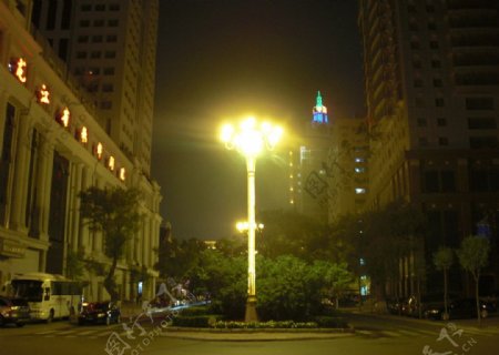 街区夜景图片