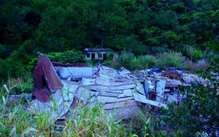 中国山水铁建废墟图片