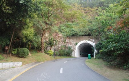 地质公园隧道口图片