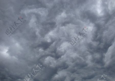 乌云天空图片