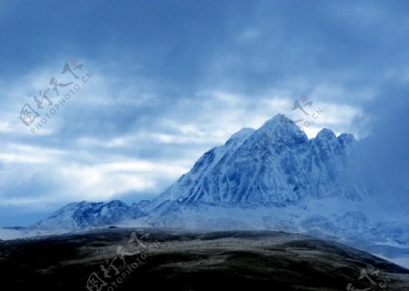 亚拉雪山图片