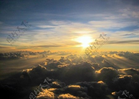飞机上拍摄的云海图片