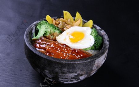 鳗鱼石锅饭图片