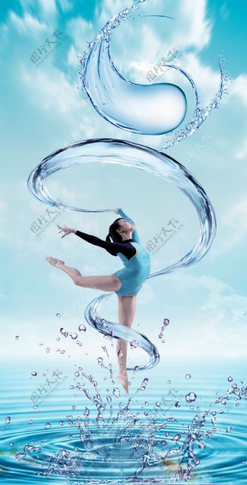 海平面上跳舞的舞者图片