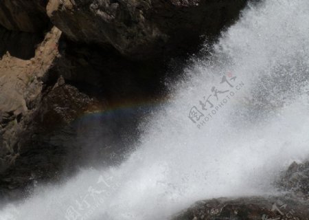 天山天池瀑布图片