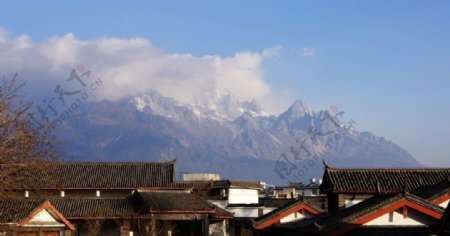 古城雪山图片