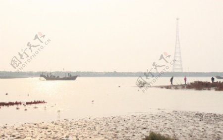 东营黄河口渔船图片