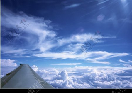 飞机上拍摄蓝天白云图片