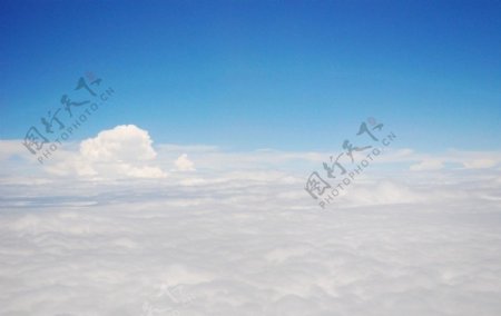 在飞机上拍摄的蓝天白云图片