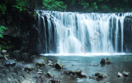 金川吊水壶瀑布图片