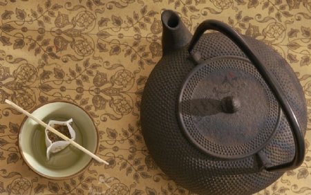 中药茶和茶壶图片