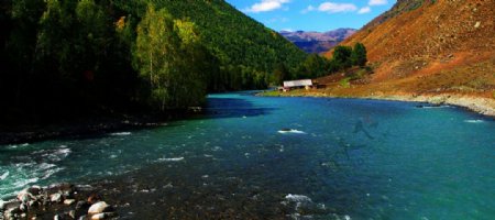 新疆湖泊风光图片