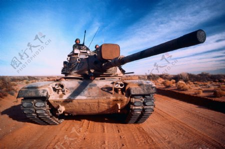 武装坦克图片