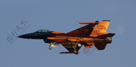 F16战隼战斗机图片