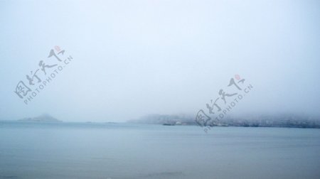 海上雾气弥漫图片