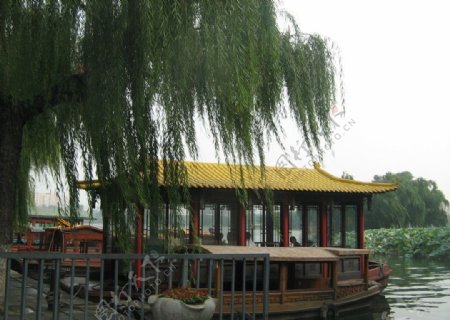 大明湖的画舫图片