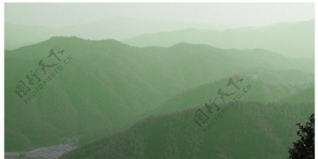 南昌梅岭雾景图片