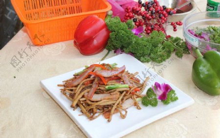 茶树菇炒猪颈肉图片