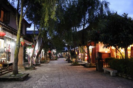 云南丽江附近的古老街道图片