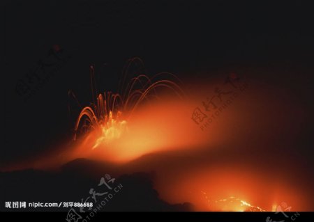 闪电熔岩生态环境图片