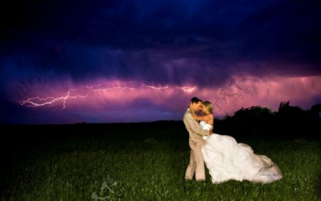 天空见证婚纱结婚图片