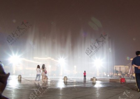 天津东站喷泉图片