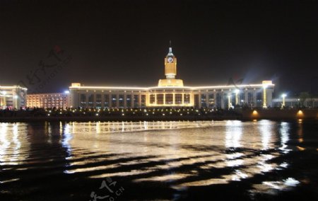 天津站夜景图片